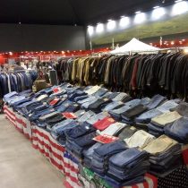 frip land cuir marche de la mode vintage jean